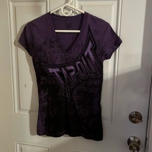 Women’s size Medium Tapout V neck shirt